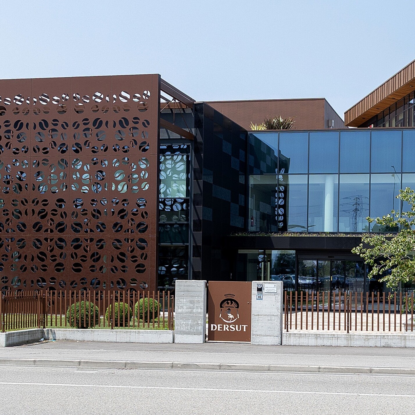 dettaglio ingresso facciata Dersut Conegliano