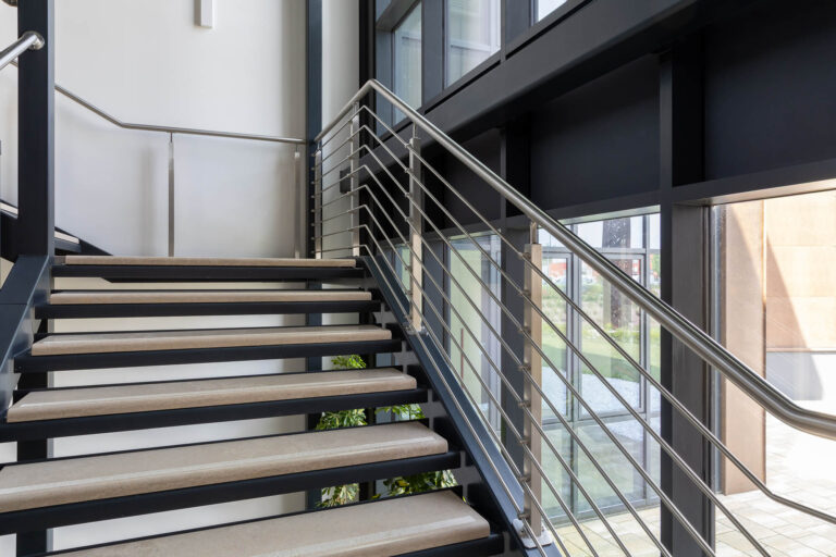 corrimano e scala in acciaio inox